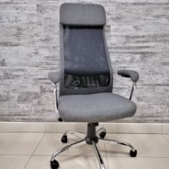 Кресло Barneo K-115 для персонала (серая ткань, черная сетка) в Верхней Салде - verhnyaya-salda.mebel24.online | фото