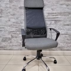 Кресло Barneo K-116 для персонала (серая ткань, черная сетка) в Верхней Салде - verhnyaya-salda.mebel24.online | фото